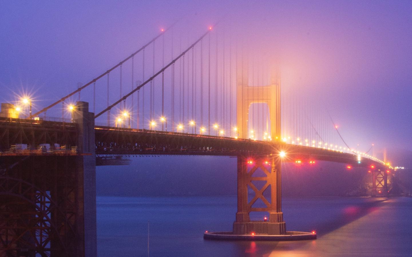 Light diffraction at the Golden Gate Bridge